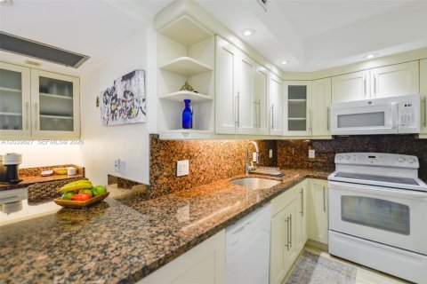 Copropriété à louer à Hallandale Beach, Floride: 1 chambre, 80.82 m2 № 2089455 - photo 14