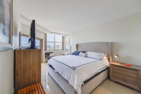 Copropriété à louer à Hallandale Beach, Floride: 1 chambre, 80.82 m2 № 2089455 - photo 10