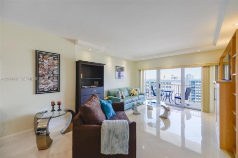 Copropriété à louer à Hallandale Beach, Floride: 1 chambre, 80.82 m2 № 2089455 - photo 27
