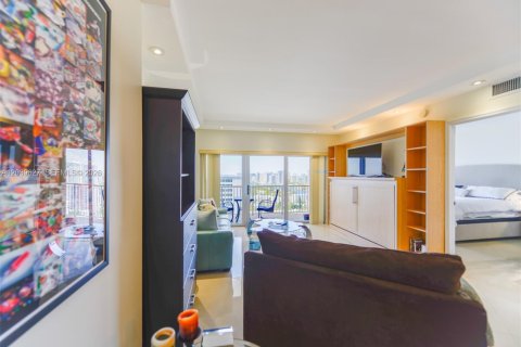 Copropriété à louer à Hallandale Beach, Floride: 1 chambre, 80.82 m2 № 2089455 - photo 26