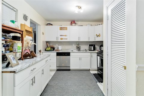 House in Sunrise, Florida 3 bedrooms, 122.63 sq.m. № 1695211 - photo 4