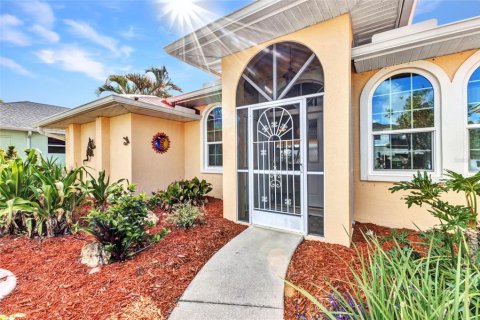 Villa ou maison à vendre à Port Charlotte, Floride: 3 chambres, 171.96 m2 № 1725259 - photo 3