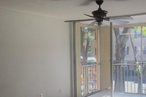 Condo in Orlando, Florida, 3 bedrooms  № 1759970 - photo 7