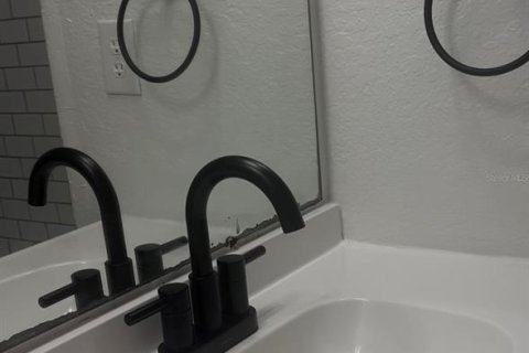 Condo in Orlando, Florida, 3 bedrooms  № 1759970 - photo 12