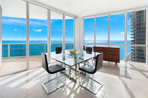 Condominio en venta en Sunny Isles Beach, Florida, 3 dormitorios, 257.15 m2 № 1764042 - foto 18