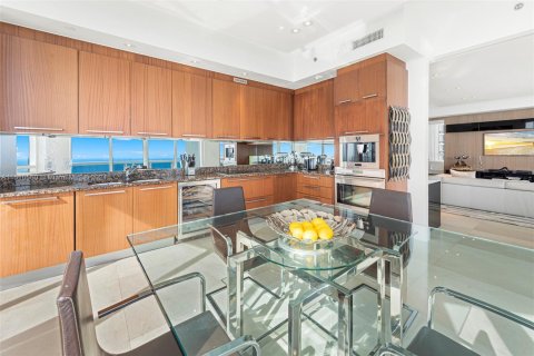 Condominio en venta en Sunny Isles Beach, Florida, 3 dormitorios, 257.15 m2 № 1764042 - foto 22