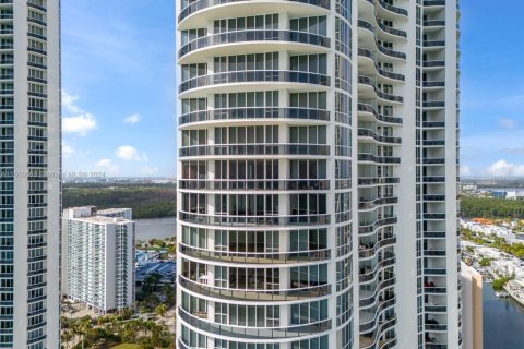 Condominio en venta en Sunny Isles Beach, Florida, 3 dormitorios, 257.15 m2 № 1764042 - foto 8
