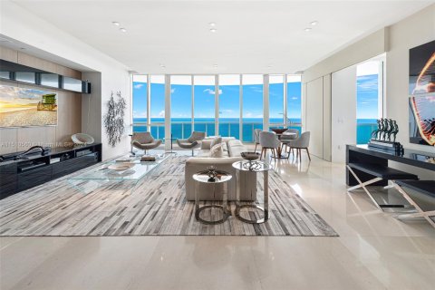 Condominio en venta en Sunny Isles Beach, Florida, 3 dormitorios, 257.15 m2 № 1764042 - foto 30