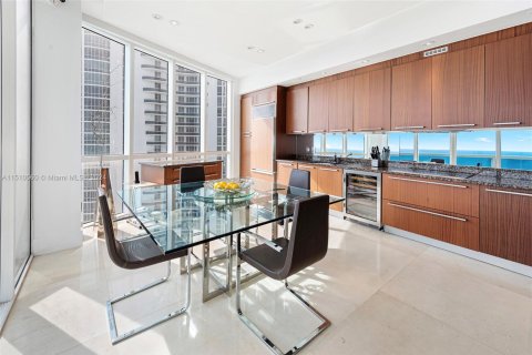 Condominio en venta en Sunny Isles Beach, Florida, 3 dormitorios, 257.15 m2 № 1764042 - foto 17
