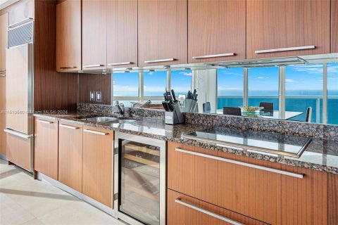 Condominio en venta en Sunny Isles Beach, Florida, 3 dormitorios, 257.15 m2 № 1764042 - foto 24