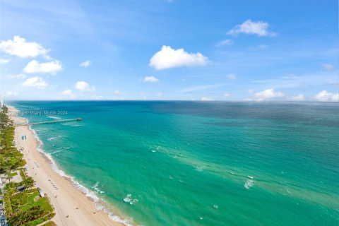 Condominio en venta en Sunny Isles Beach, Florida, 3 dormitorios, 257.15 m2 № 1764042 - foto 10