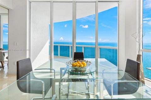 Condominio en venta en Sunny Isles Beach, Florida, 3 dormitorios, 257.15 m2 № 1764042 - foto 23