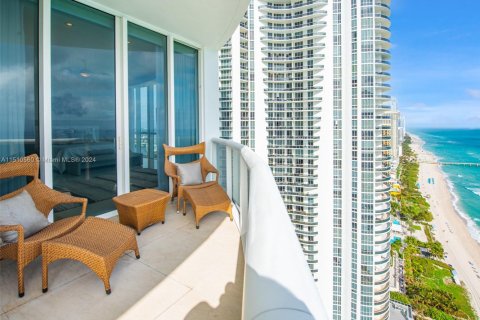 Condominio en venta en Sunny Isles Beach, Florida, 3 dormitorios, 257.15 m2 № 1764042 - foto 12
