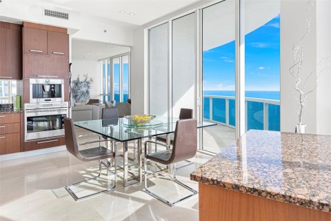 Condominio en venta en Sunny Isles Beach, Florida, 3 dormitorios, 257.15 m2 № 1764042 - foto 21