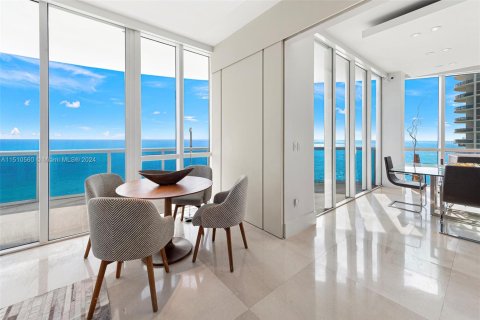 Condominio en venta en Sunny Isles Beach, Florida, 3 dormitorios, 257.15 m2 № 1764042 - foto 27