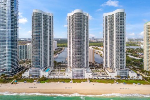 Condominio en venta en Sunny Isles Beach, Florida, 3 dormitorios, 257.15 m2 № 1764042 - foto 1