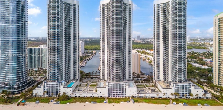 Condominio en Sunny Isles Beach, Florida, 3 dormitorios  № 1764042