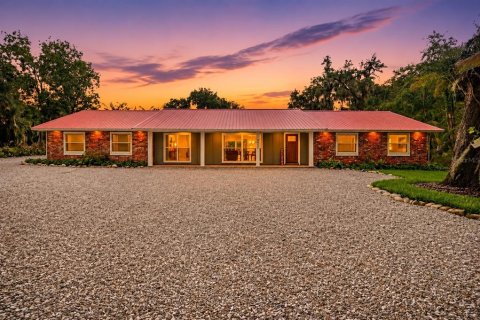 Casa en Auburndale, Florida 4 dormitorios, 220.74 m2 № 2131925