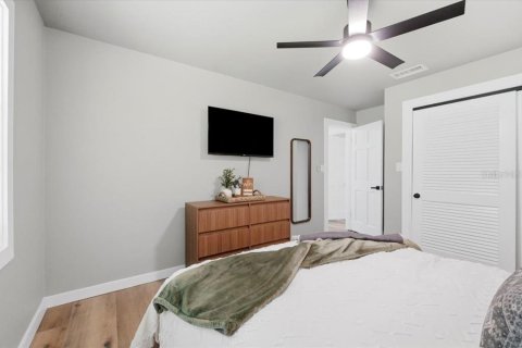 House in Auburndale, Florida 4 bedrooms, 220.74 sq.m. № 2131925 - photo 22