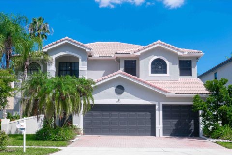 House in Miramar, Florida 5 bedrooms, 362.41 sq.m. № 1894265 - photo 1