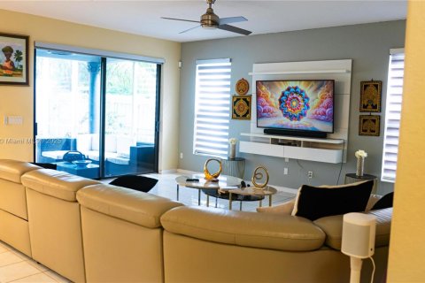House in Miramar, Florida 5 bedrooms, 362.41 sq.m. № 1894265 - photo 7