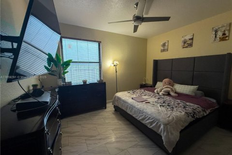 House in Miramar, Florida 5 bedrooms, 362.41 sq.m. № 1894265 - photo 27