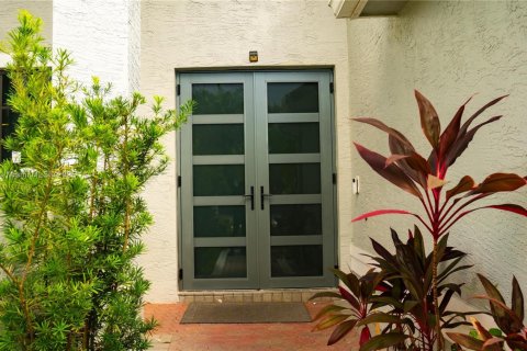 House in Miramar, Florida 5 bedrooms, 362.41 sq.m. № 1894265 - photo 3