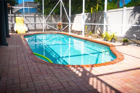 House in Miramar, Florida 5 bedrooms, 362.41 sq.m. № 1894265 - photo 16