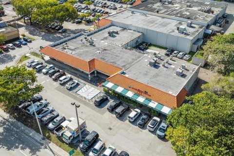 Propiedad comercial en venta en Miami, Florida № 1952710 - foto 21