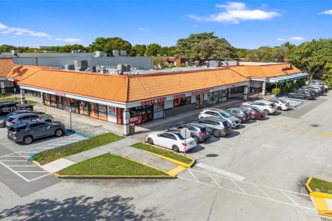 Propiedad comercial en venta en Miami, Florida № 1952710 - foto 24