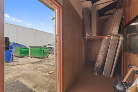 Propiedad comercial en venta en Miami, Florida № 1952710 - foto 15