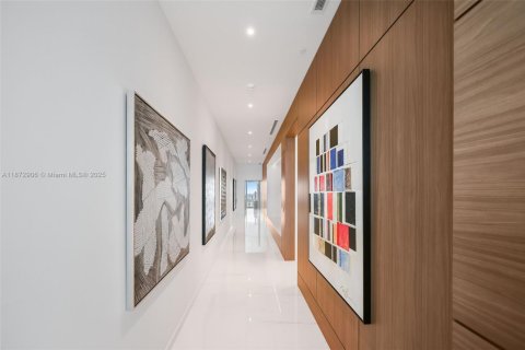 Copropriété à vendre à Miami, Floride: 5 chambres, 841.97 m2 № 1928876 - photo 16
