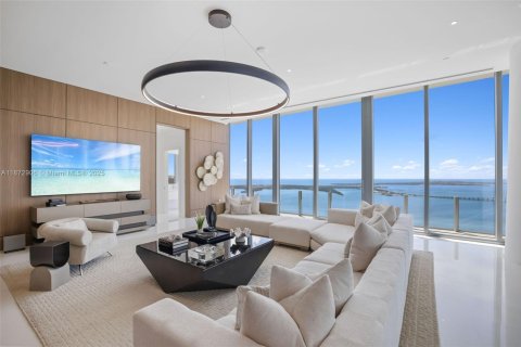 Copropriété à vendre à Miami, Floride: 5 chambres, 841.97 m2 № 1928876 - photo 13