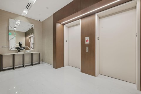 Copropriété à vendre à Miami, Floride: 5 chambres, 841.97 m2 № 1928876 - photo 8