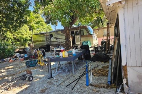 House in Miami, Florida 2 bedrooms, 193.61 sq.m. № 1997510 - photo 6