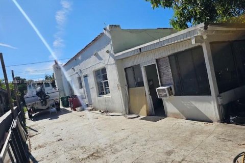 House in Miami, Florida 2 bedrooms, 193.61 sq.m. № 1997510 - photo 5