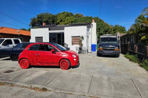 House in Miami, Florida 2 bedrooms, 193.61 sq.m. № 1997510 - photo 3