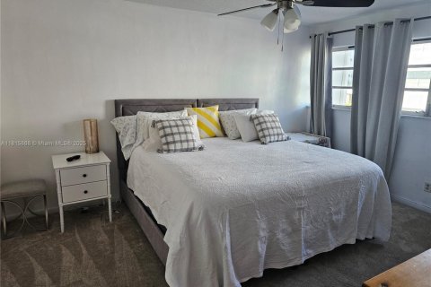 Condo in Hallandale Beach, Florida, 2 bedrooms № 1781600 - photo 2
