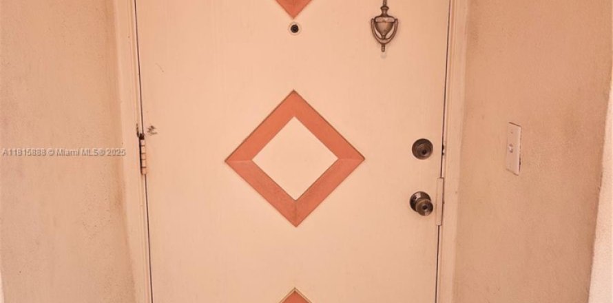 Condo in Hallandale Beach, Florida, 2 bedrooms № 1781600