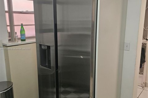 Condo in Hallandale Beach, Florida, 2 bedrooms № 1781600 - photo 7