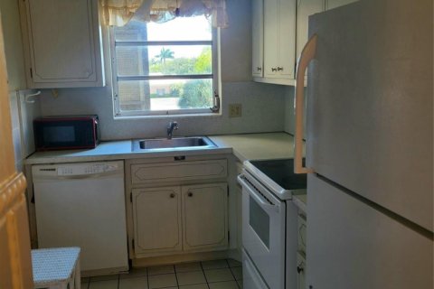 Condo in Pompano Beach, Florida, 1 bedroom  № 1135437 - photo 1