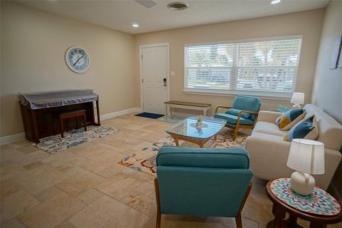 Villa ou maison à louer à Clearwater, Floride: 3 chambres, 191.01 m2 № 2096950 - photo 4
