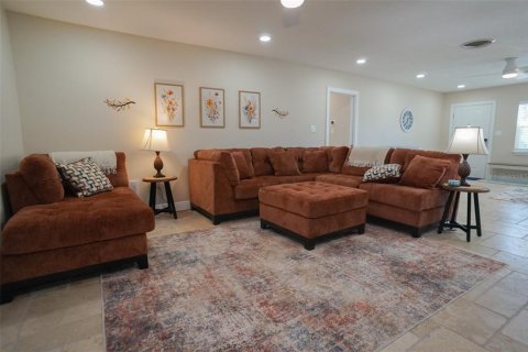 Villa ou maison à louer à Clearwater, Floride: 3 chambres, 191.01 m2 № 2096950 - photo 6
