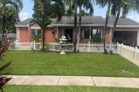Casa en Royal Palm Beach, Florida 2 dormitorios, 75.81 m2 № 2193463