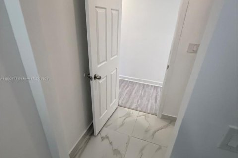 Снять в аренду таунхаус в Хомстед, Флорида 4 спальни, 133.22м2, № 1945446 - фото 30