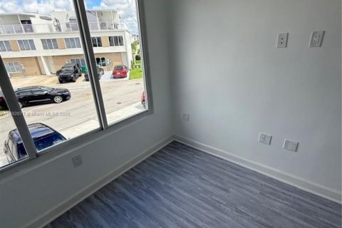 Снять в аренду таунхаус в Хомстед, Флорида 4 спальни, 133.22м2, № 1945446 - фото 16