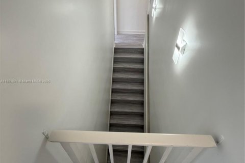 Снять в аренду таунхаус в Хомстед, Флорида 4 спальни, 133.22м2, № 1945446 - фото 11