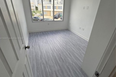 Снять в аренду таунхаус в Хомстед, Флорида 4 спальни, 133.22м2, № 1945446 - фото 12