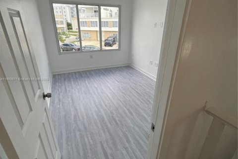 Снять в аренду таунхаус в Хомстед, Флорида 4 спальни, 133.22м2, № 1945446 - фото 10