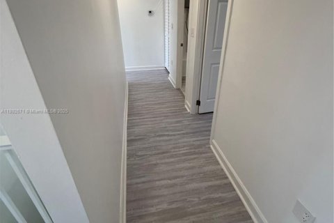 Снять в аренду таунхаус в Хомстед, Флорида 4 спальни, 133.22м2, № 1945446 - фото 15